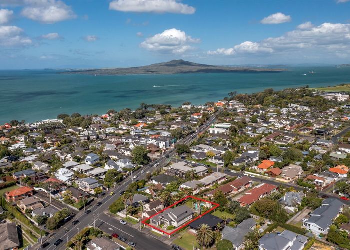  at 2 Bayview Road, Hauraki, Auckland