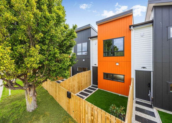  at 2/85 Jaemont Avenue, Te Atatu South, Waitakere City, Auckland