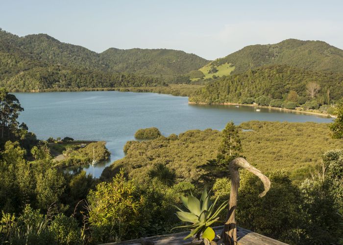  at 581 Manawaora Road, Parekura Bay