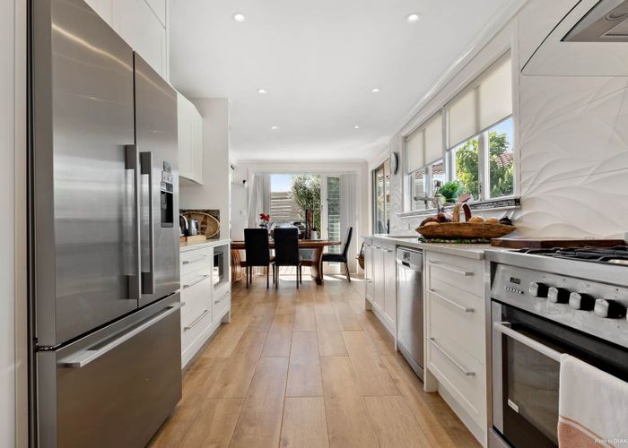  at 3 Welby Place, Mangere, Auckland