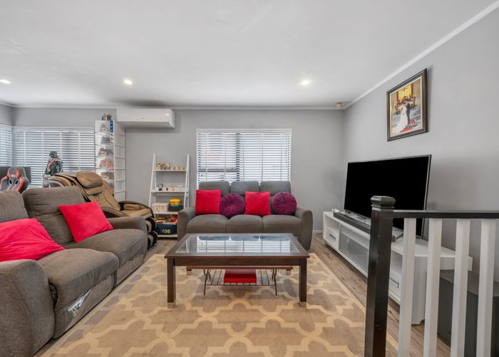  at 2/52 Stanley Road, Glenfield, North Shore City, Auckland