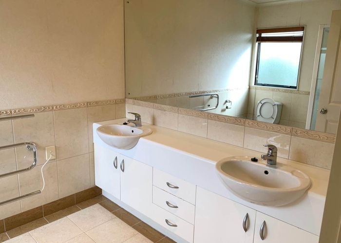  at 18 Thornbury Crescent, East Tamaki Heights, Manukau City, Auckland