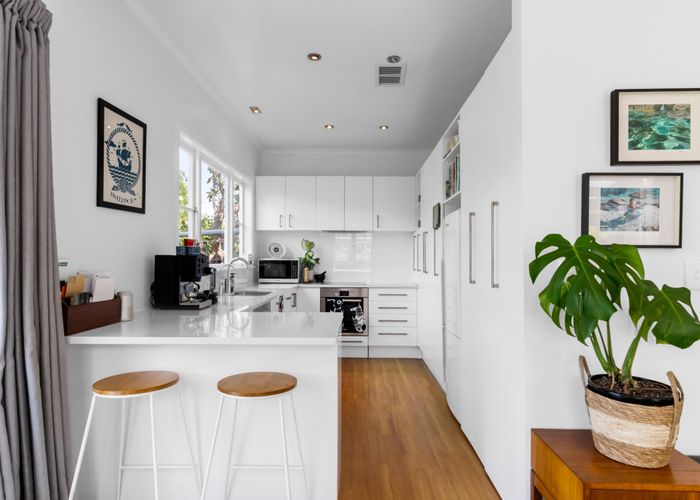  at 18 Raine Street, Karori, Wellington, Wellington