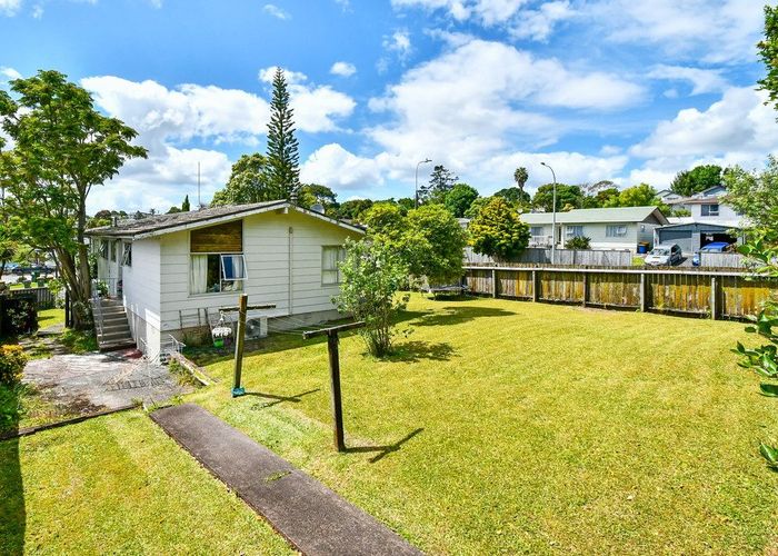  at 35 Reynella Drive, Massey, Waitakere City, Auckland