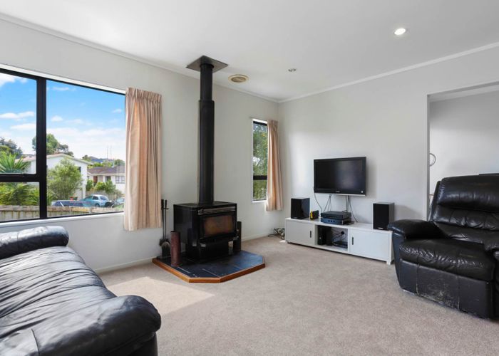  at 6 Thalia Place, Totara Vale, Auckland