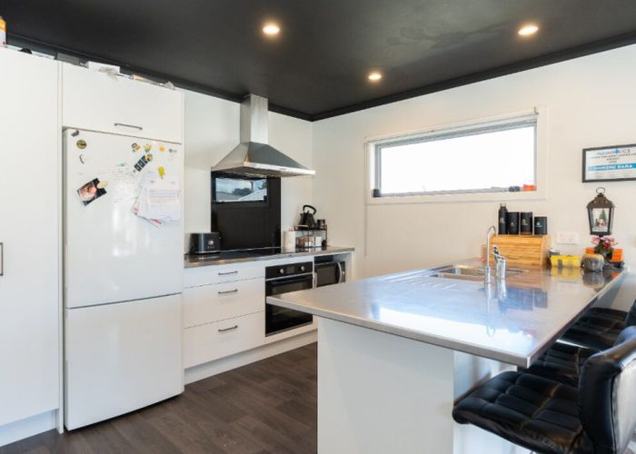  at 6 Forth Crescent, Glenview, Hamilton