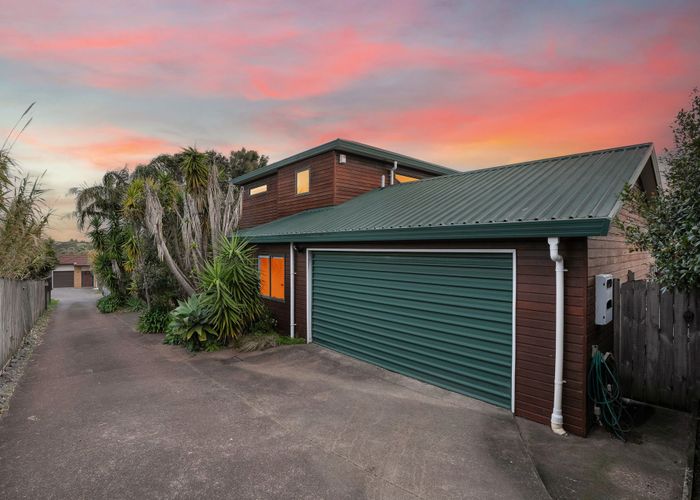  at 2/30 Roberts Road, Glenfield, North Shore City, Auckland