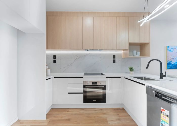  at 2/13 Rosebank Road, Papatoetoe, Manukau City, Auckland