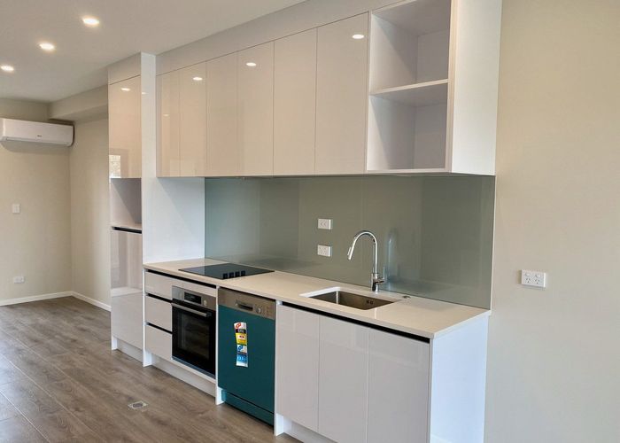  at 4/24 Tara Road, Henderson, Auckland