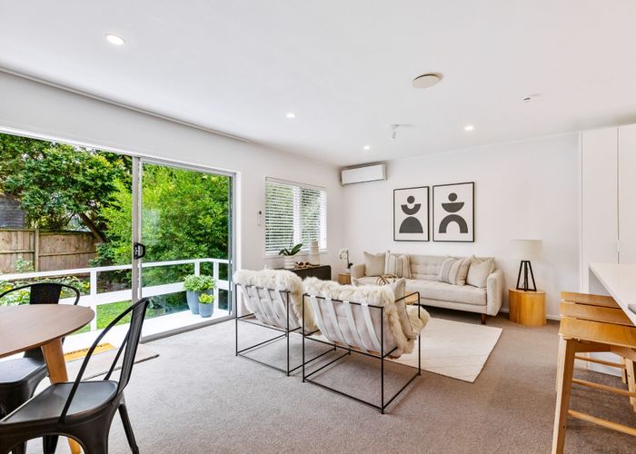  at 1/31 Camelot Place, Glenfield, Auckland