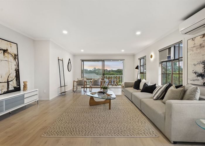  at 1/52 Aberdeen Road, Campbells Bay, Auckland