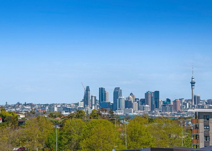  at 1/56 Potter Avenue, Northcote, Auckland