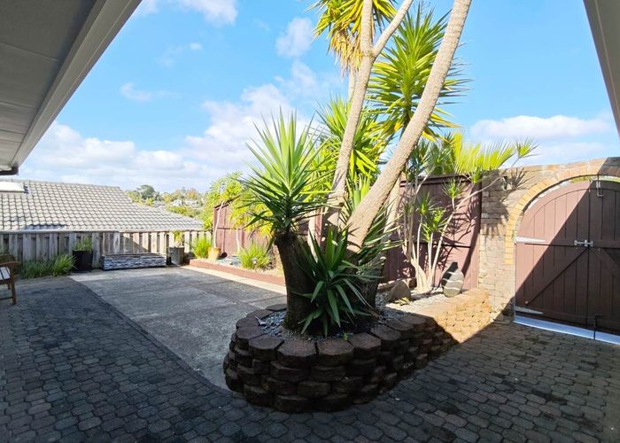  at 9 King Richard Place, Browns Bay, North Shore City, Auckland