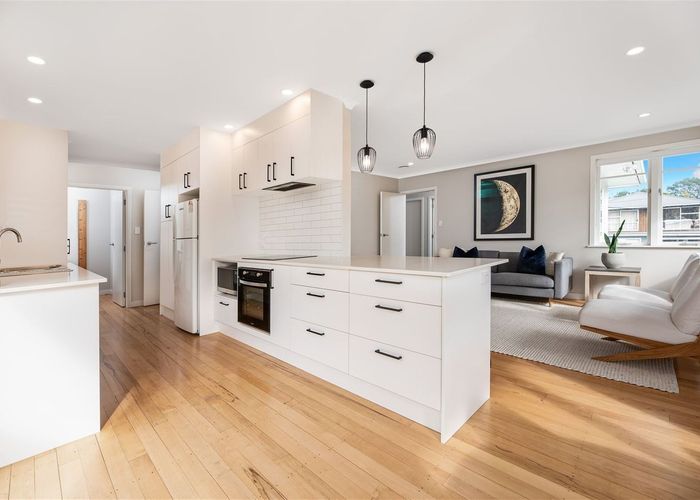  at 7 Beazley Place, Glendene, Waitakere City, Auckland