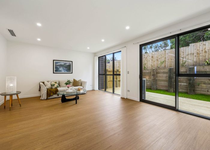  at 13E King Richard Place, Browns Bay, North Shore City, Auckland