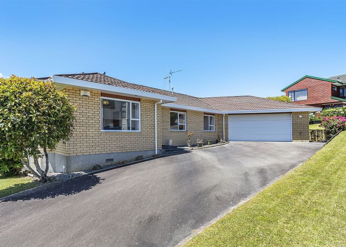  at 17 Latitude Close, Whitby, Porirua