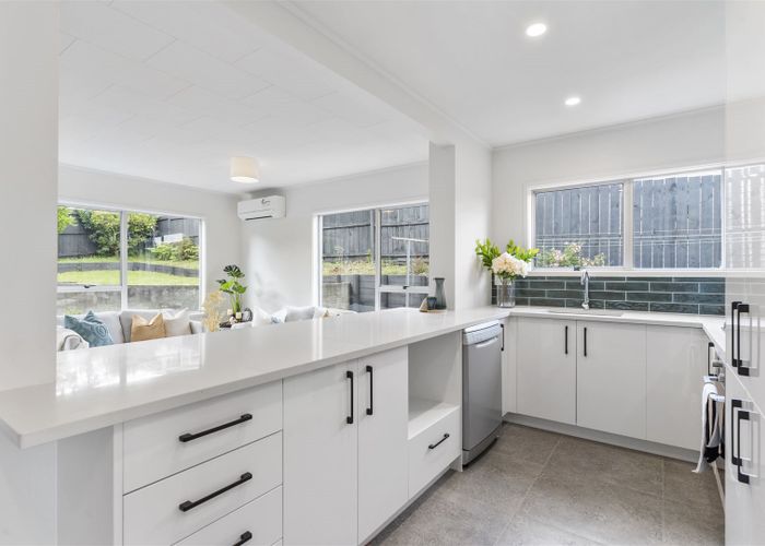  at 3B LAMBROWN DRIVE, Totara Vale, Auckland