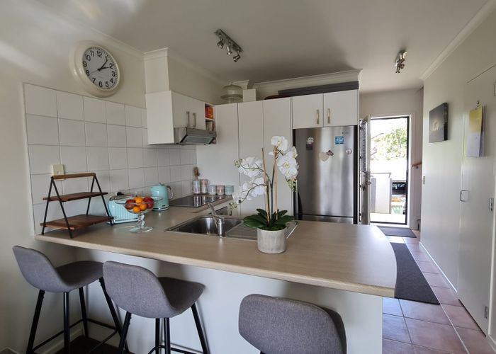  at 2/5 CAROLINA PLACE, Albany, North Shore City, Auckland