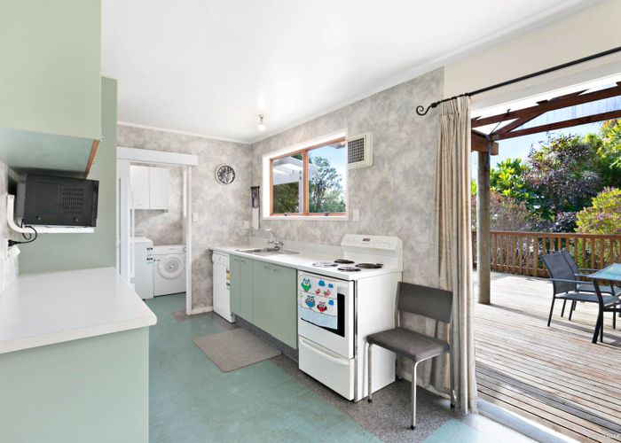  at 14 George Herring Place, Glen Eden, Auckland