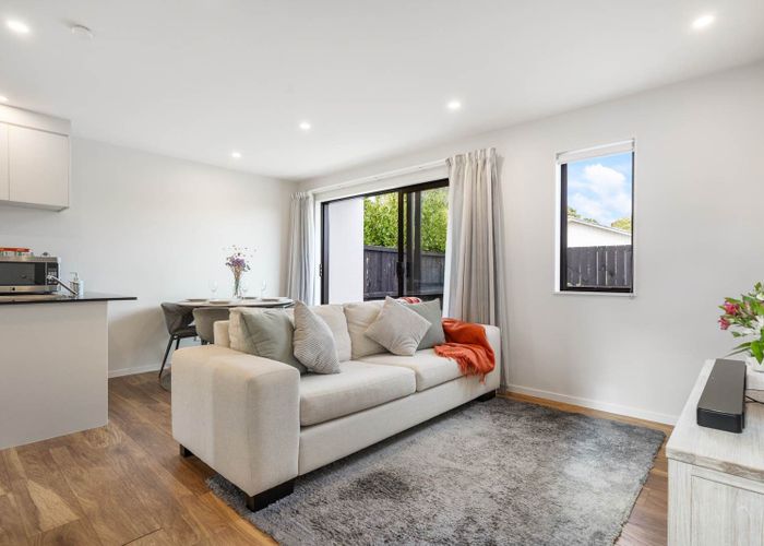  at 2/36 Kaipatiki Road, Glenfield, North Shore City, Auckland