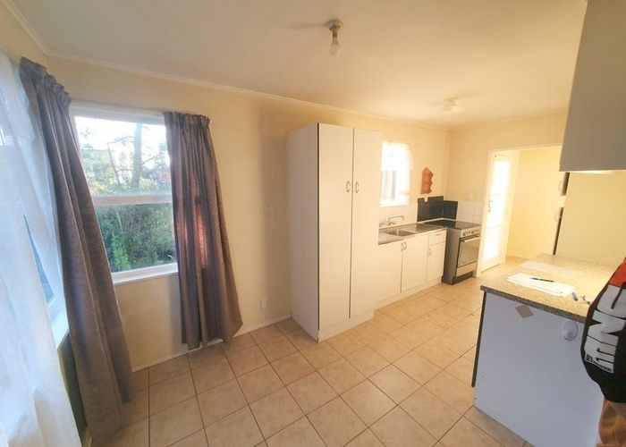  at 36 Kingdale Road, Henderson, Waitakere City, Auckland