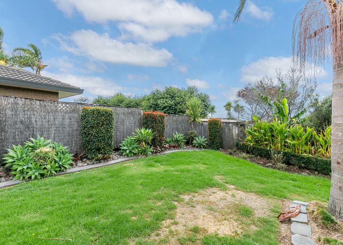  at 27 Basra Drive, Henderson, Auckland