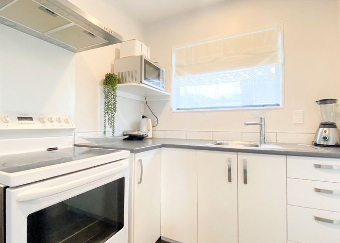  at 5a Sunvue Road, Glen Eden, Waitakere City, Auckland