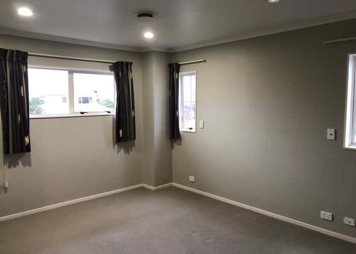  at 8 Fergy Crescent, Wattle Downs, Manukau City, Auckland