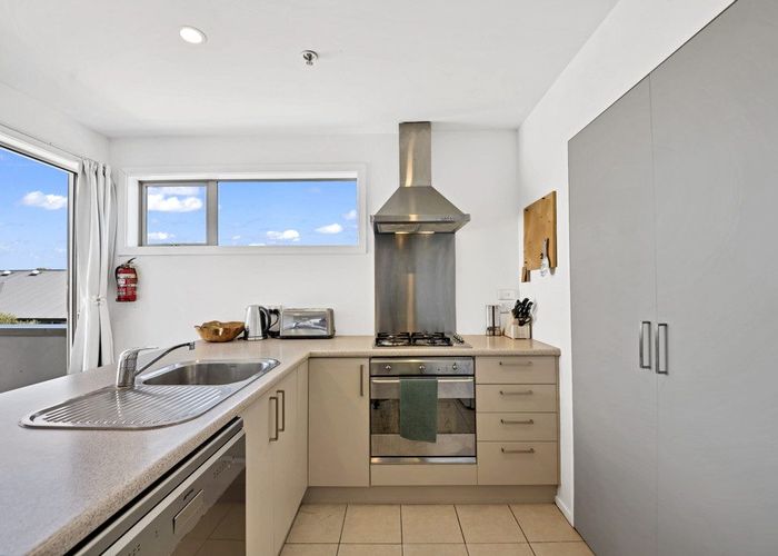  at 2/9 Cameron Street, Sydenham, Christchurch City, Canterbury