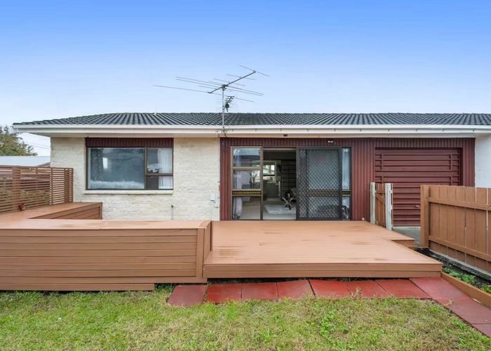  at 1/6 Hinekohu Street, New Lynn, Auckland