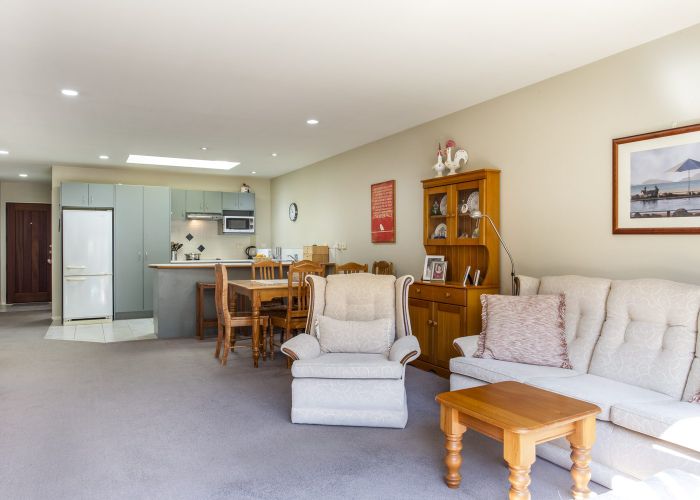  at 9 Bunker Rise, Golflands, Auckland