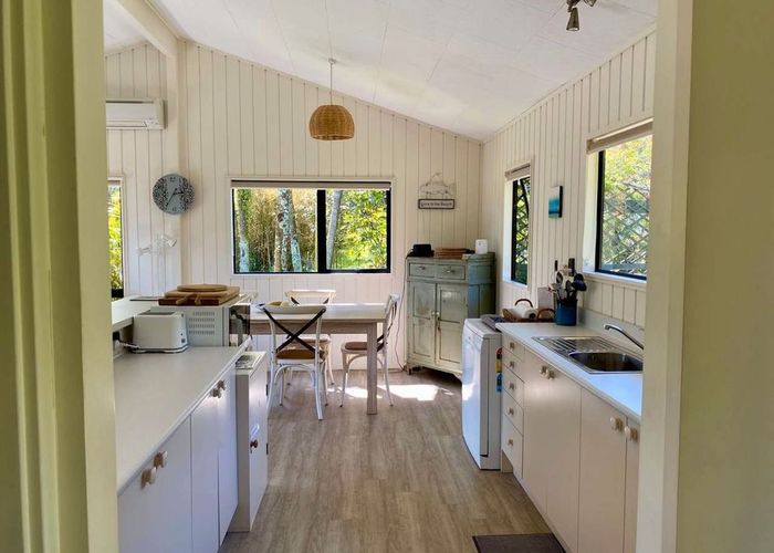  at 472A Sea View Rd, Onetangi, Waiheke Island, Auckland