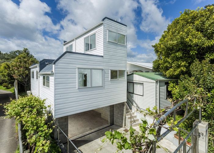  at 44A Waverley Avenue, Glenfield, North Shore City, Auckland