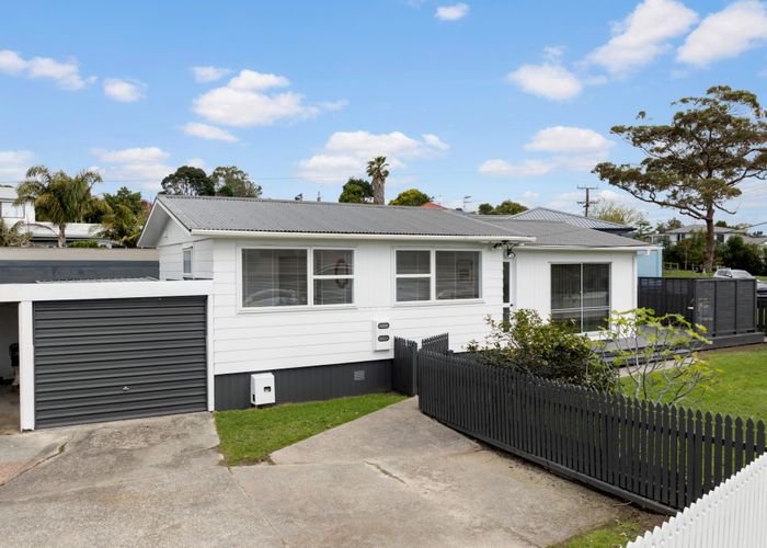  at 1/2 Barron Drive, Green Bay, Waitakere City, Auckland