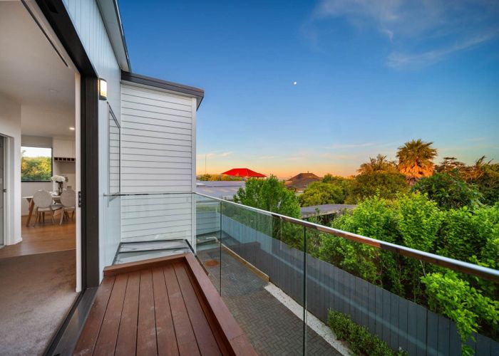  at 6D Tiroroa Avenue, Te Atatu South, Waitakere City, Auckland