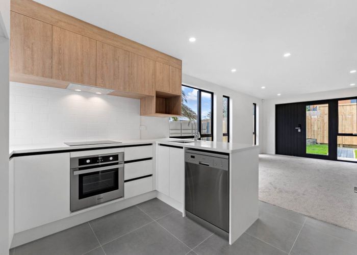  at 8/300 Great North Road, Henderson, Waitakere City, Auckland