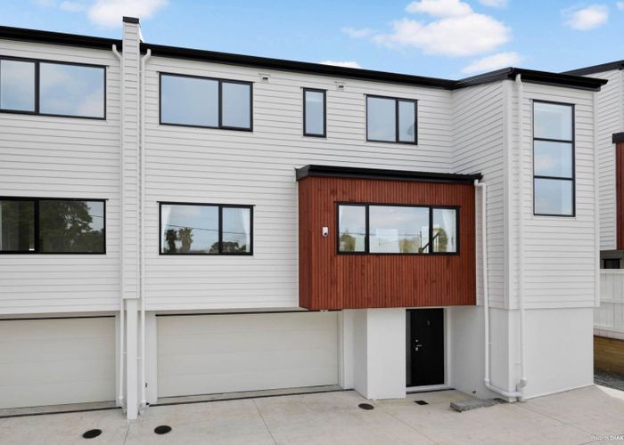  at 2/36 Northboro Road, Hauraki, Auckland