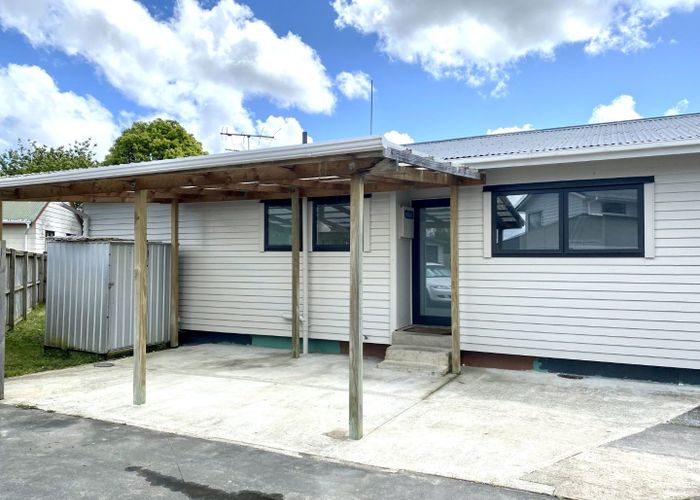  at 123 Riverpark Cres, Henderson, Waitakere City, Auckland
