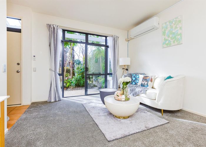  at 86/2 Armoy Drive, Dannemora, Manukau City, Auckland