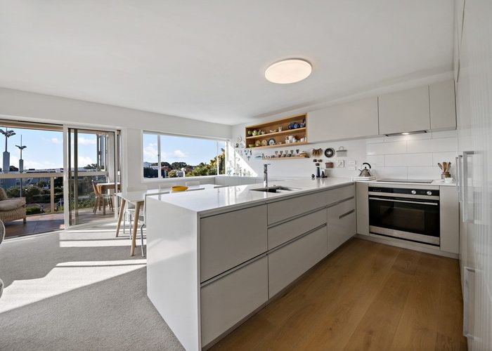  at 4/10 Tagalad Road, Mission Bay, Auckland