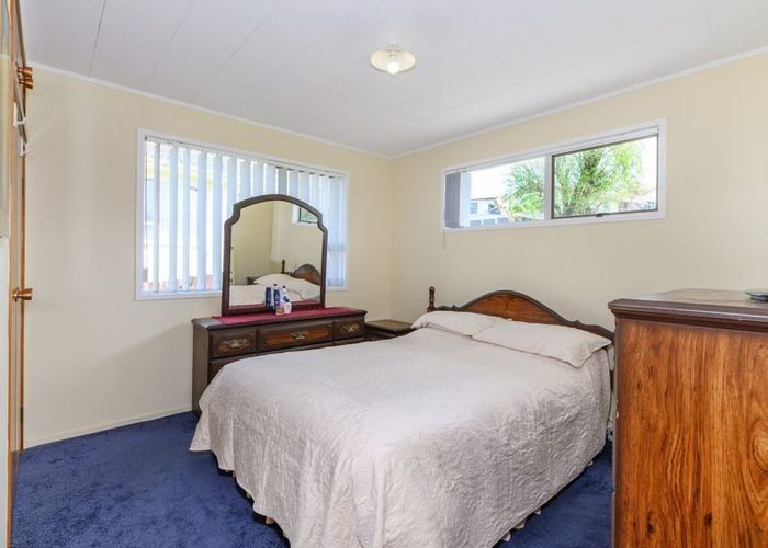  at 37 Rosewarne Crescent, Glendene, Auckland