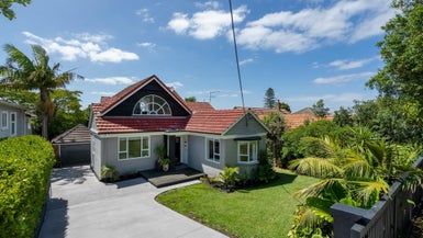  at 7 Niccol Avenue, Narrow Neck, Auckland
