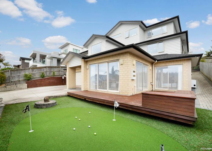  at 17 Bintulu Place, Fairview Heights, Auckland
