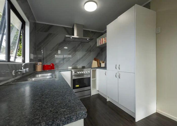  at 2/9 Cornwall Road, Mangere, Manukau City, Auckland