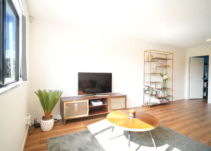  at 45 Bloom Crescent, Sunnyvale, Auckland