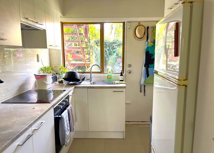  at 2/16 Knight Avenue, Mount Albert, Auckland City, Auckland