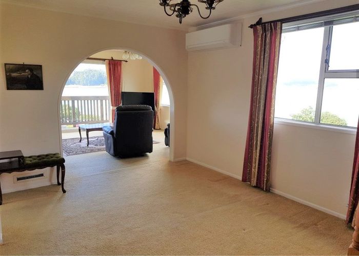  at 9 Gloaming Hill, Titahi Bay, Porirua, Wellington