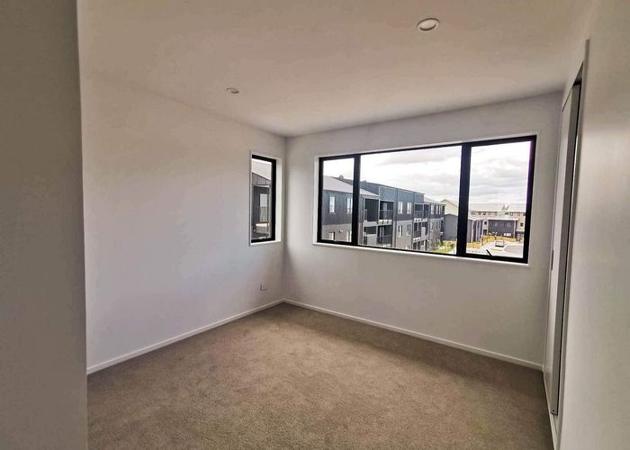  at 22 Eileen Newey Place, Henderson, Waitakere City, Auckland