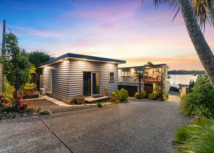  at 90 The Terrace, Herald Island, Waitakere City, Auckland