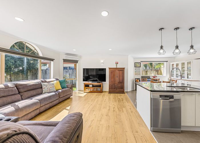  at 33 Gala Place, Henderson, Waitakere City, Auckland